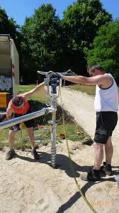 Schraube Durchmesser 71mm Lange 1 300 Mm Mit Einschraubgerat Bereits Zu 50 Eingedreht Haus Im Wald Schraube Grosse Hauser