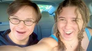 Loni Cook's Instagram, Twitter & Facebook