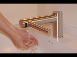 Vergleich Dyson Airblade Tap Armatur Eine Herkommliche Beruhrungslose Badarmatur Armaturen Bad Badarmaturen Armaturen