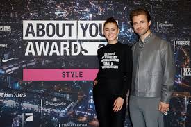 Mai um 23 uhr live auf prosieben. About You Awards 2021 Das War Die Grosste Award Show Der Social Media Branche Live Auf Prosieben Mit Prominenten Gasten Und Emotionalen Momenten About You