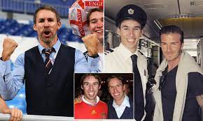 Neil rowe looks like the england manager, especially when he dresses the part. Gareth Southgate Lookalike Is A Pilot From Surrey Daily Mail Online