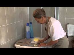 Oter tache graisse sur vetement. Nettoyer Des Taches De Cambouis Sur Un Vetement Youtube