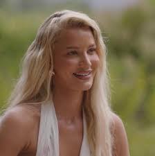 Kim Lacy's Instagram, Twitter & Facebook