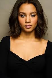 Mae Grant's Instagram, Twitter & Facebook