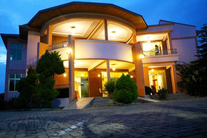 Home Inn Hotel Rwanda - Inside Volcanoes National Park