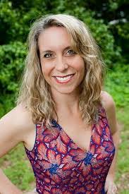 Renee Edge's Instagram, Twitter & Facebook