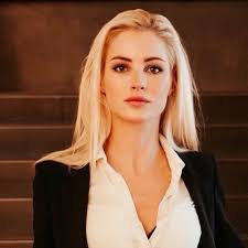 Eva Tate's Instagram, Twitter & Facebook