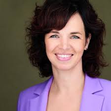 Met trots kan ik mededelen dat ik in Thailand mijn certificaten voor 'Yoga  Teacher' en 'Sound Healing Foundations' heb behaald.