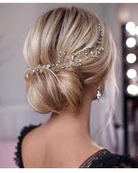 свадебные прически на волосы средней длины с фатой фото Svadebnaya Pricheska S Ukrasheniyami Bridalcollection Tiara Bridal Handmade Tiarahandmade Hair Vine Wedding Wedding Hair Head Piece Bridal Hair Headpiece