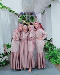 Maybe you would like to learn more about one of these? 21 Ide Brokat Duyung Pakaian Pesta Gaun Perempuan Model Baju Wanita
