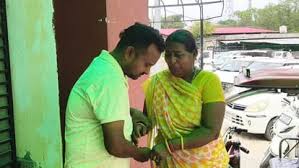 यमुनानगर नीलम हत्याकांड:बेटी का शव देख बिलख उठी मां, परिजनों ने कहा- 'यहीं  करेंगे अंतिम संस्कार' - Yamunanagar Neelam Murder Case: Mother Breaks Down  Upon Seeing Daughter's ...