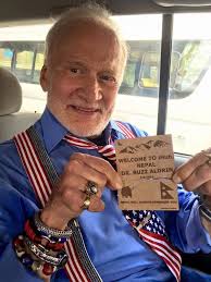 Straight from the Moon to #AmericanSpaces! जब ३ बर्ष अगाडि चन्द्रमामा विजय  प्राप्त गर्ने दलका सदस्यहरूमध्ये एक बज एल्ड्रीन ले हाम्रो IHub को भ्रमण  गर्नुभएको ...