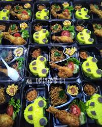 Dapurfibie Bento Nasi Kuning Kemasan Mika Bento Lauk Ayam Goreng Abon Mie Goreng Sosis Telur Motif Bento Karakter Mobil Menggunakan Egg Sheet Da Facebook