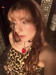 Hello!! My name is Teneika, I am 26 years old and working as a Teacher  Assistant. 💕💕 I am after a room by the 1st of February in a share house or