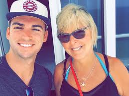 💔 You held me in your arms the day you brought me in to this world. Today  I held you in mine as you left it. I love you forever and always,