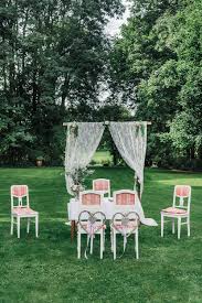 Traubogen Als Hintergrund Fur Die Trauung Im Freien Rosenhof Gross Siemen Trauung Im Freien Hochzeitsdekoration Hochzeitsideen Im Freien