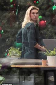 What it will do to the popularity. Vanessa Kirby Dons Prosthetic Baby Bump To Shoot Pieces Of A Woman With Shia Labeouf In Montreal Daily Mail Online