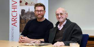 Der frühere talkmaster sei in seiner kölner wohnung friedlich eingeschlafen, sagte sein adoptivsohn. Alfred Biolek Ubergibt 23 Kartons An Kolner Archiv Kolner Stadt Anzeiger