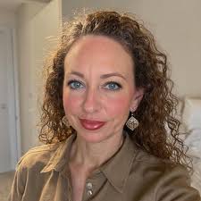 Hey y'all from Louisiana!! Where's my doppelgänger?!? I always got the  Noxema Girl (Rebecca Gayheart) and Chelsie Clinton 🤢