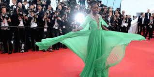 Otros premios del mismo año. Cannes 2017 Film Festival Or Long Drawn Catwalk Sentione Blog