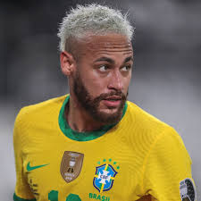 Escandaloso lo de Neymar. Hace lo que se le antoja en la cancha. Las  facetas que domina, la cantidad de recursos que tiene en su repertorio.  Indescifrable para los rivales. Es magia,