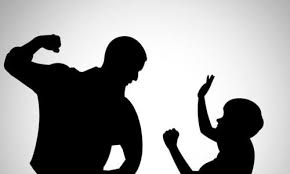 Çocuk istismarı, çok geniş anlamda, belli bir zaman dilimi içerisinde bir yetişkin tarafından çocuğun o kültürde kabul edilmeyen bir davranışa maruz kalması şeklinde tanımlanabilir. Cocuk Istismari Nedir Cocuk Istismarinin Etkileri Nelerdir Ben Anneyim