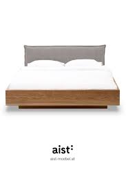 eichenbett mit polsterhaupt bett minimalistisches bett eichenbetten