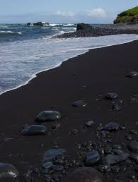 Nestled between black lava cliffs and framed by tropical flora, wai'anapanapa beach provides dramatic contrasts and colorful surroundings. Black Sand Beach Maui Living In Hawaii Moving To Oahu Maui Kauai Big Island