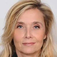 Anne Pascal's Instagram, Twitter & Facebook