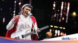 Kebahagiaan dalam perpisahan chord intro: Rhoma Irama Feat Noer Halimah Ini Lirik Dan Chord Lagu Pertemuan