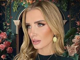 Emma Oppenheim's Instagram, Twitter & Facebook