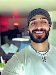 Shawn Calder's Instagram, Twitter & Facebook