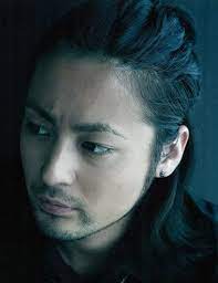 takayuki yamada おしゃれまとめの人気アイデア pinterest ピロ助 長い髪の男 ヘアスタイル ロング 男性の髪
