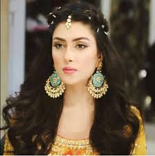 Ayeza Khan Mehndi Bride Indian Wedding Hairstyles Open Hairstyles Bridal Makeup Tutorial