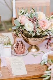 Zauberhafte Hochzeitsdeko Mit Rosen Und Kupfer Dekoration Hochzeit Rosegold Hochzeit Hochzeitsdeko