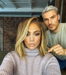 Her hair also deserves a top spot on that list. Jennifer Lopez Got An Asymmetric Bob For Winter