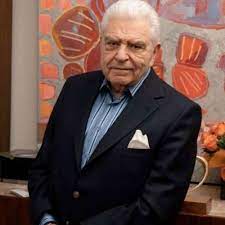 El presentador de origen chileno mario kreutzberger, conocido como don francisco conectado desde su natal chile, mario kreutzberger fue uno de los invitados en la emisión número 50 del show. Mario Kreutzberger By Radio Universo