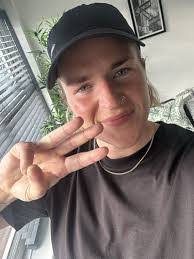 Anna Glassey's Instagram, Twitter & Facebook