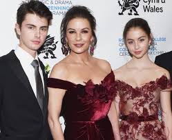 We did not find results for: Catherine Zeta Jones And Daughter Carys Stun On Vanity Fair Spain Cover