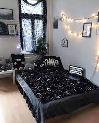 32 Spooky And Scary Halloween Bedroom Decorating Ideas Room Ideas Bedroom Halloween Bedroom Decor Bedroom Design