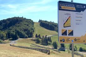 La planche des belles filles, qui accueillera cette année le tour pour la cinquième fois en neuf ans, pourrait bien prolonger le plaisir quelques jours de plus à la fin du mois. Avec L Ascension De La Planche Des Belles Filles Le Tour De France Met En Lumiere Le Plateau Des Mille Etangs