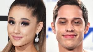 Snl comedian pete davidson being funny af for 4 minutes, clips through the years up to 2020. Ariana Grande Veroffentlicht Ein Susses Foto Mit Pete Davidson News24viral