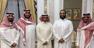 محمد بن سلمان که در کانون این تغییر قرار دارد، با استفاده از موقعیت پادشاهی پدر، در اقدامی بی‎سابقه، قدرت را مستقیم و موروثی برای خود تضمین و دست دیگر مدعیان نسل اول و دو قدرت را از رسیدن به تاج و تخت عربستان دور کرد. Ø§Ù„Ù…Ø¬Ù„Ø³ A Twitter Ø§Ù„Ø±Ø¦ÙŠØ³ Ù…Ø±Ø²ÙˆÙ‚ Ø§Ù„ØºØ§Ù†Ù… ÙŠØªÙˆØ³Ø· ÙˆÙ„ÙŠ Ø§Ù„Ø¹Ù‡Ø¯ Ø§Ù„Ø³Ø¹ÙˆØ¯ÙŠ Ø§Ù„Ø£Ù…ÙŠØ± Ù…Ø­Ù…Ø¯ Ø¨Ù† Ø³Ù„Ù…Ø§Ù† ÙˆØ±Ø¦ÙŠØ³ ÙˆÙˆØ²ÙŠØ± Ø§Ù„Ø¯Ø§Ø®Ù„ÙŠØ© Ø§Ù„Ø£Ù…ÙŠØ± Ø¹Ø¨Ø¯Ø§Ù„Ø¹Ø²ÙŠØ² Ø¨Ù† Ø³Ø¹ÙˆØ¯ Ø¨Ù† Ù†Ø§ÙŠÙ ÙˆÙˆØ²ÙŠØ± Ø§Ù„Ø¯ÙˆÙ„Ø© Ø¹Ø¶Ùˆ Ù…Ø¬Ù„Ø³ Ø§Ù„ÙˆØ²Ø±Ø§Ø¡ Ø§Ù„Ø£Ù…ÙŠØ± ØªØ±ÙƒÙŠ Ø¨Ù† Ù…Ø­Ù…Ø¯