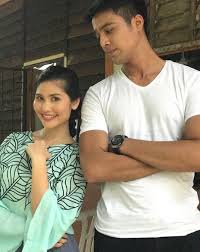 Penyanyi berasal dari singapura itu tidak teragak agak untuk mengaku pertemuannya dengan afifah nasir sama sekali tidak diketahui isteri, bella astilah. Pendedahan Mengejutkan Pihak Produksi Tentang Kontroversi Aliff Aziz Dan Afifah Nasir Iluminasi