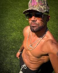 Joshua Eves's Instagram, Twitter & Facebook