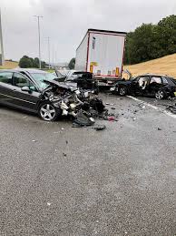 Je roulais à 110 sur la voie la plus à droite quand à une centaines de mètres deux véhicules stoppés pareil sur cette voie sans warnings, j'ai alors. Terrible Accident Sur L Autoroute A Welkenraedt Une Femme Est Decedee Liege Et Sa Region 7sur7 Be