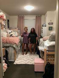23 That Decadent Dorm Room Doesn T Have To Cost You A Fortune Dormroom Dormroomdecor Dormroomidea College Dorm Room Decor Dorm Room Designs Girls Dorm Room