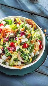 Mediterrane Blattsalate Mit Krossem Pancetta Patros Kaese Rezept Feta Salat Pancetta Salat Blattsalat Lecker