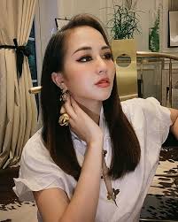 Bạn thân Vũ Khắc Tiệp: Đi chơi mặc nguyên cây Dior, mỗi lần shopping rước  về cả núi đồ hiệu "gắt"