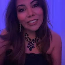 El Salvador 🇸🇻 País en donde si te ven platicando con alguien en la calle  ya son novios.